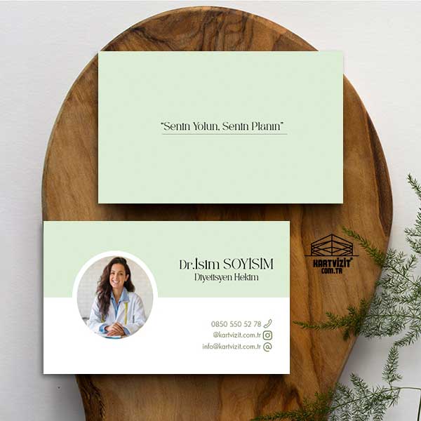 Yeşil Beyaz Sade Beslenme Uzmanı Kartvizit Tasrım