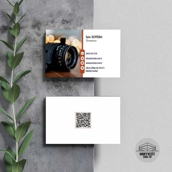 iyah Beyaz Minimalist Tasarımlı Resimli Fotoğrafçı Kartvizit