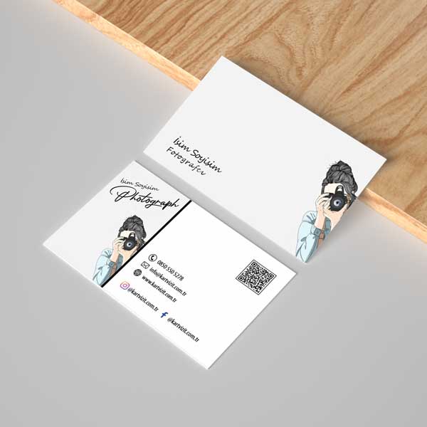 Zarif Lila Şeritli Profesyonel Fotoğrafçı Kartvizit