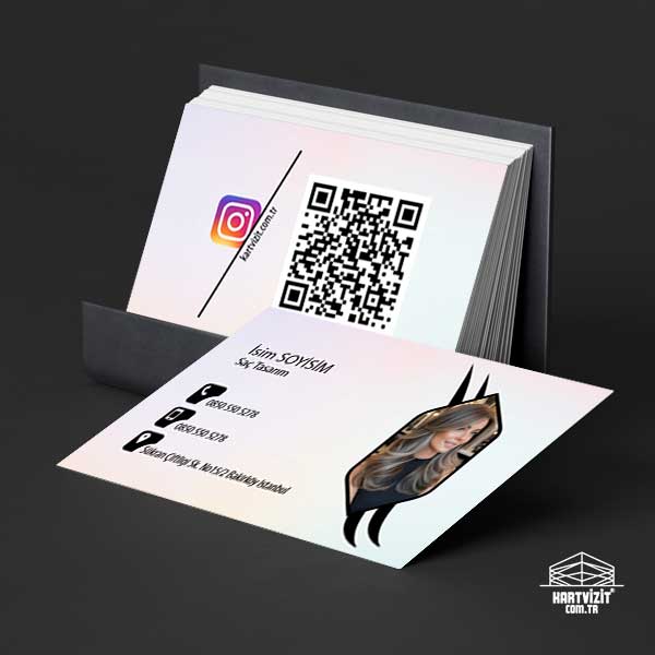 Renkli ve QR Barkodlu Kuaför Kartvizit Basımı