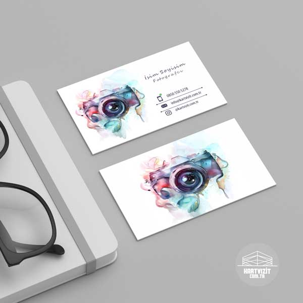 Fuşya Detaylı Sanatsal Fotoğraf Stüdyosu Kartvizit